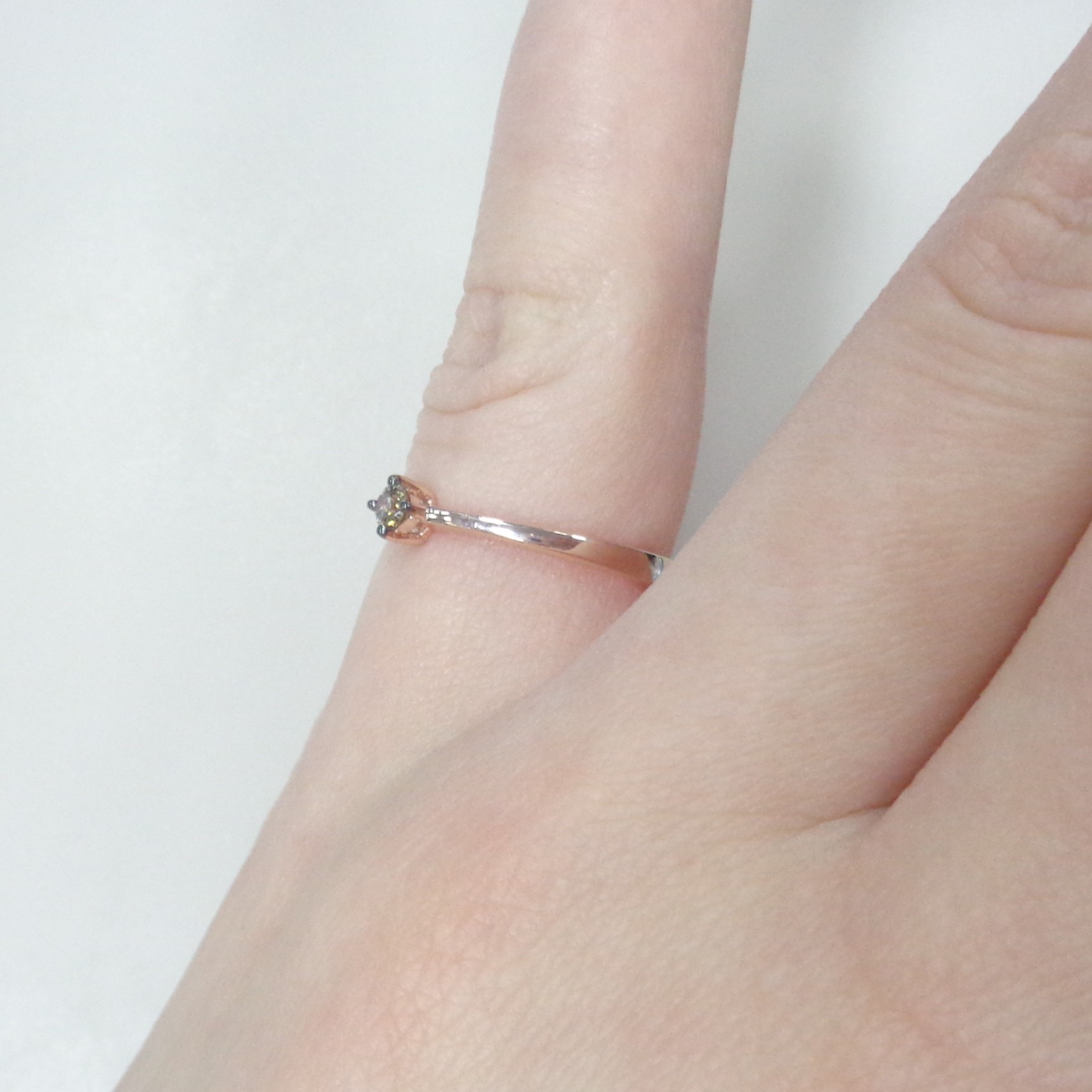 Серебряное кольцо с коньячным бриллиантом